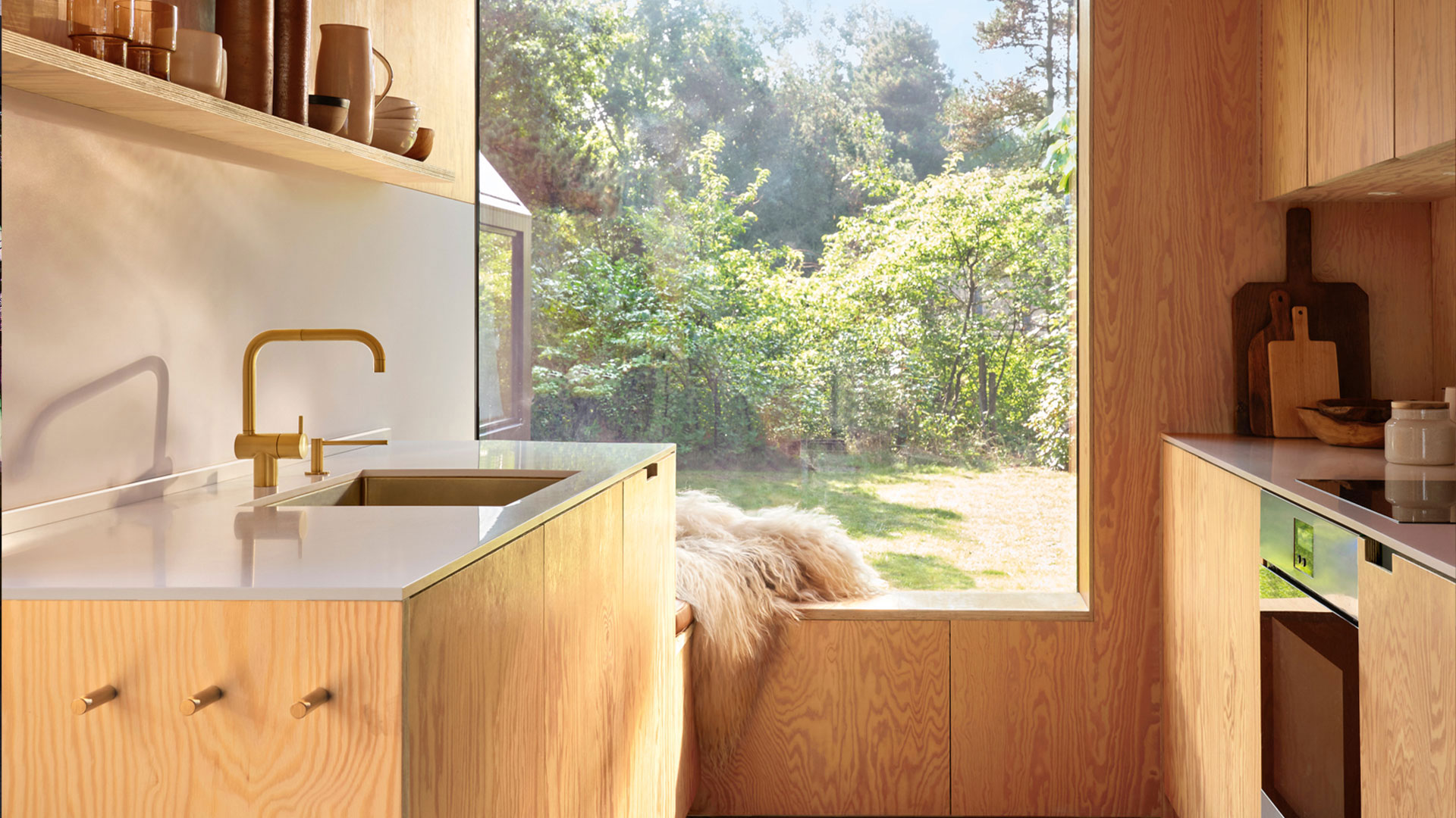 Robinetterie de VOLA pour la cuisine et la salle de bains, design de produit primé avec une architecture primée.